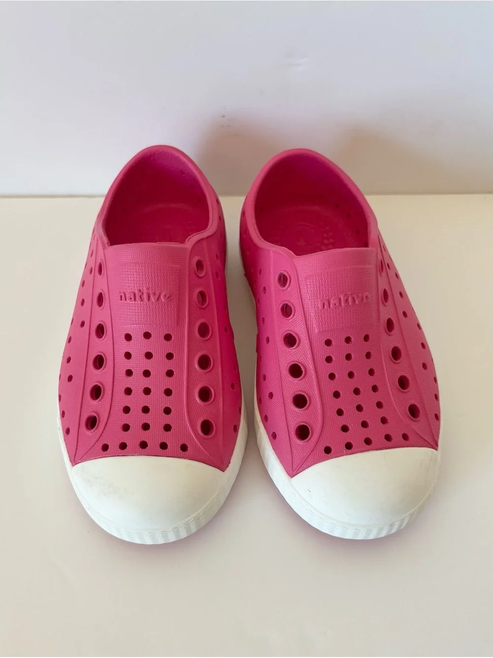 Native Shoes Jefferson Slip-On Water Friendly Sneakers in Hollywood Pink size 7
